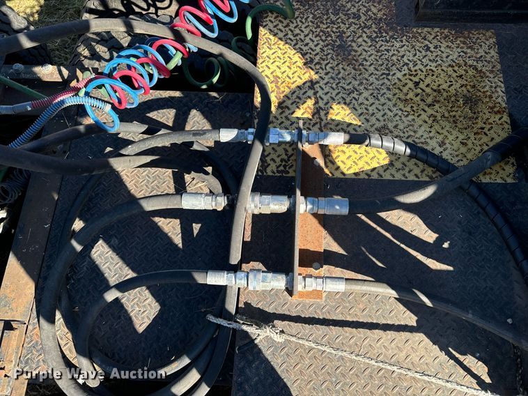 image for item EG6775 2004 International 7500 semi truck