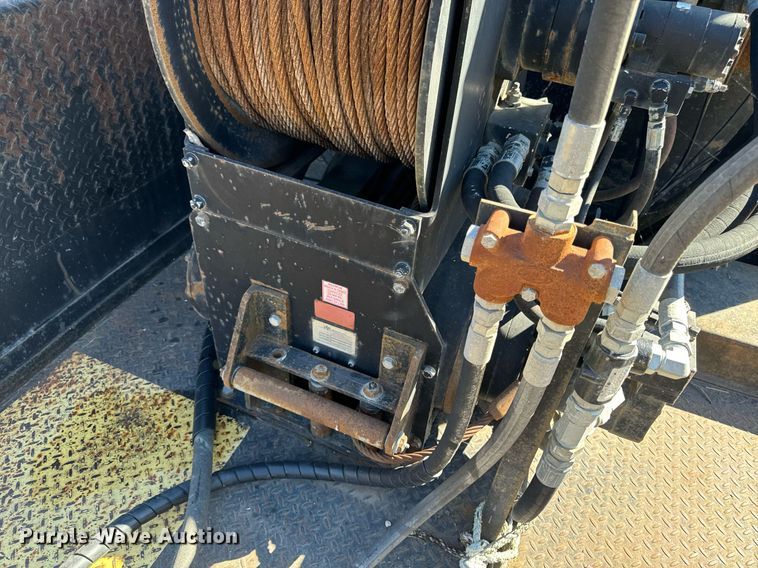 image for item EG6775 2004 International 7500 semi truck