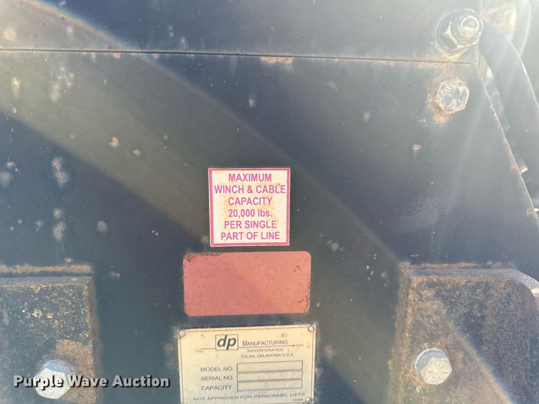 image for item EG6775 2004 International 7500 semi truck