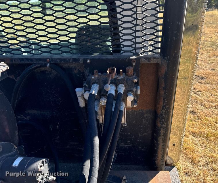 image for item EG6775 2004 International 7500 semi truck