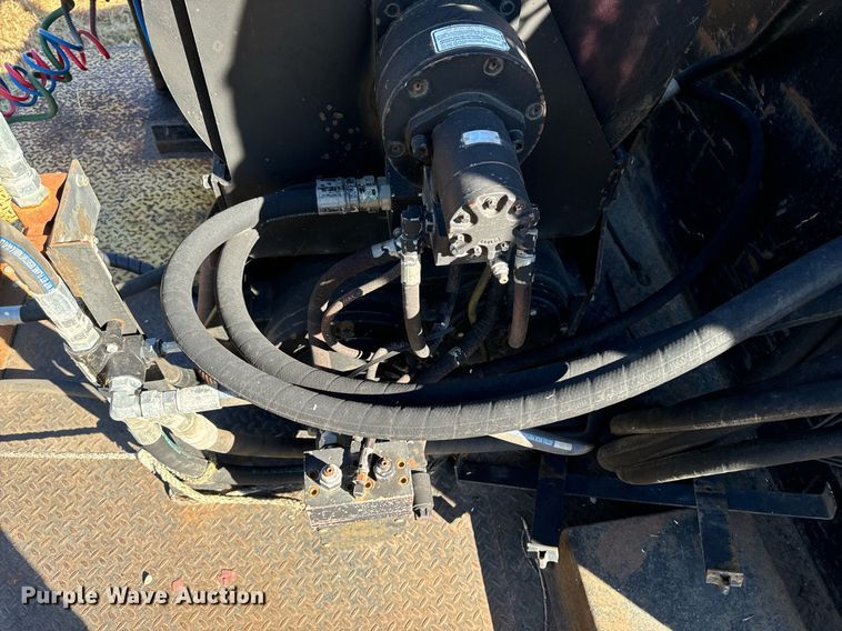 image for item EG6775 2004 International 7500 semi truck