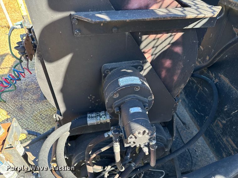 image for item EG6775 2004 International 7500 semi truck