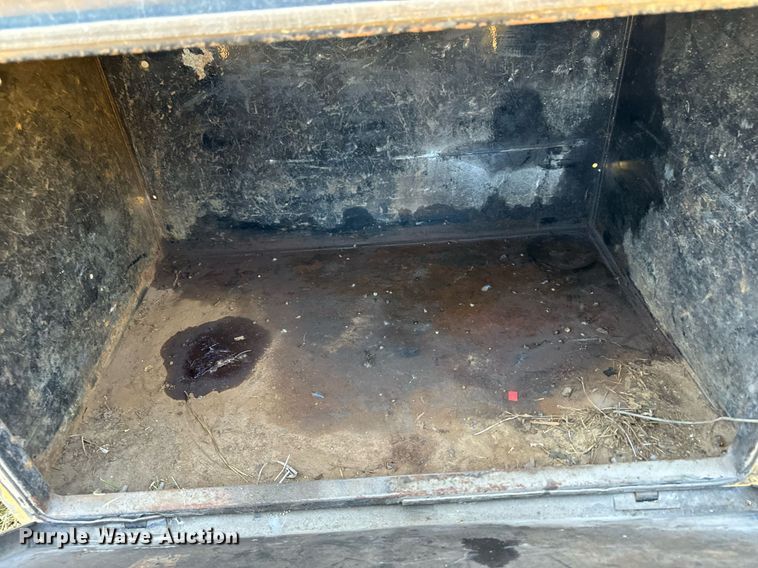 image for item EG6775 2004 International 7500 semi truck