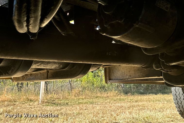 image for item EG6775 2004 International 7500 semi truck