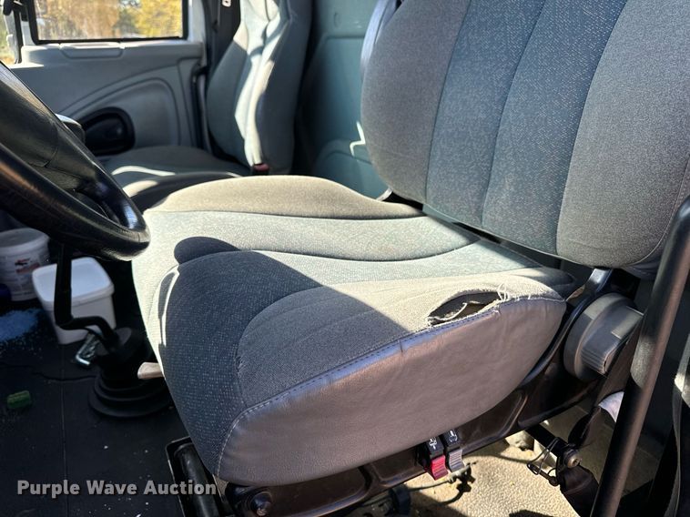 image for item EG6775 2004 International 7500 semi truck