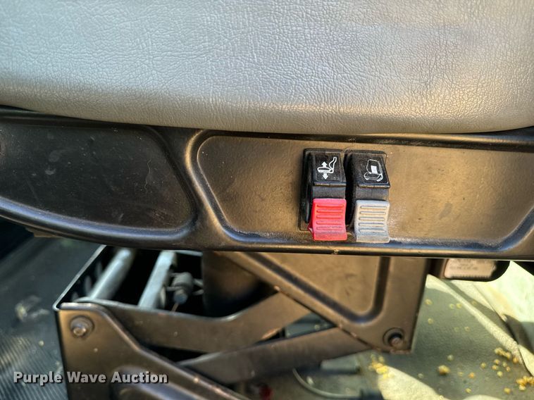 image for item EG6775 2004 International 7500 semi truck