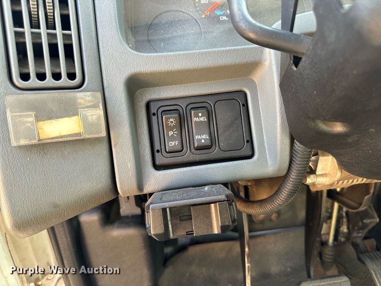 image for item EG6775 2004 International 7500 semi truck