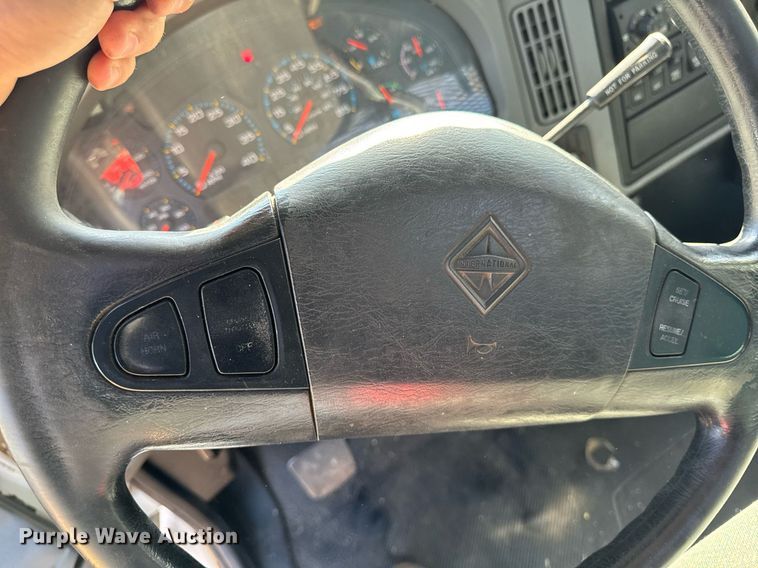 image for item EG6775 2004 International 7500 semi truck