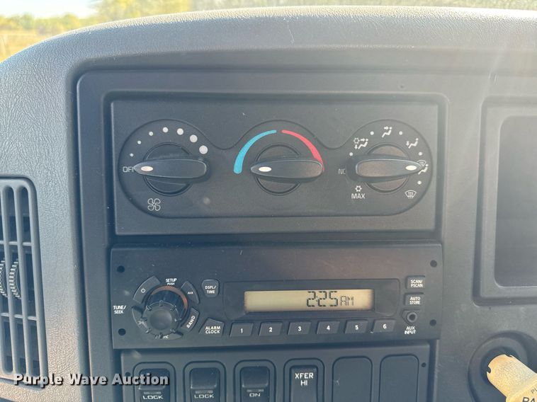 image for item EG6775 2004 International 7500 semi truck