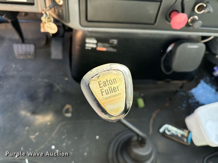 image for item EG6775 2004 International 7500 semi truck