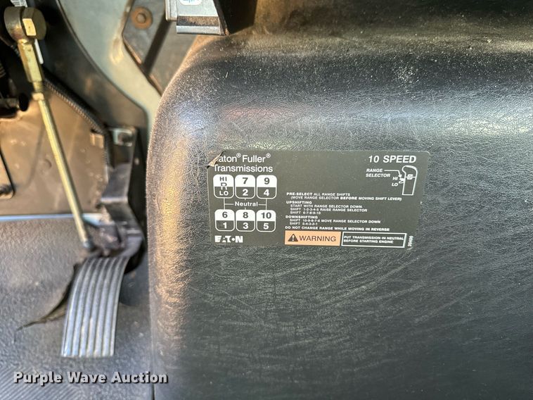 image for item EG6775 2004 International 7500 semi truck