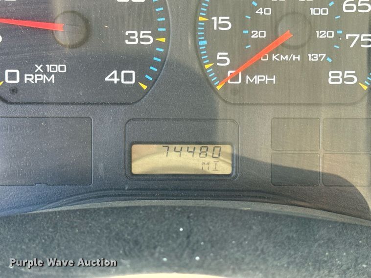 image for item EG6775 2004 International 7500 semi truck