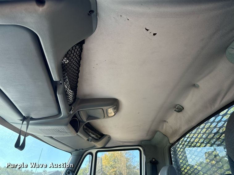 image for item EG6775 2004 International 7500 semi truck