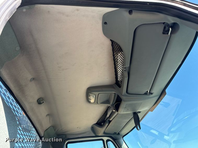 image for item EG6775 2004 International 7500 semi truck