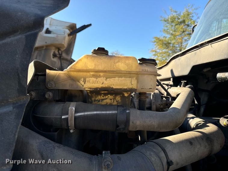 image for item EG6775 2004 International 7500 semi truck