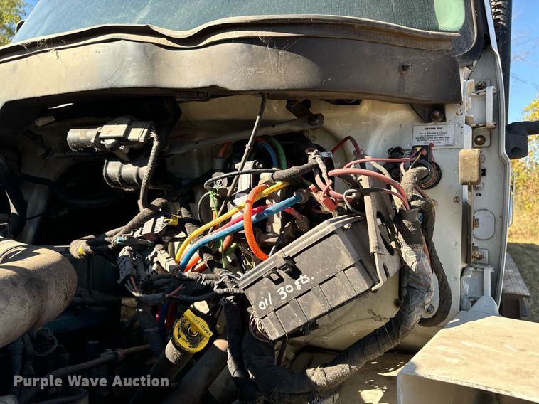 image for item EG6775 2004 International 7500 semi truck