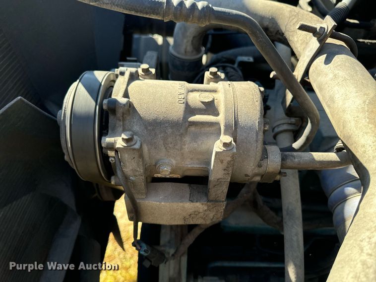 image for item EG6775 2004 International 7500 semi truck