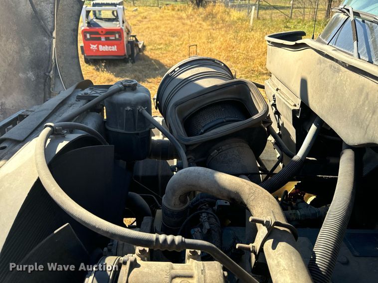 image for item EG6775 2004 International 7500 semi truck