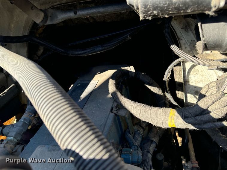 image for item EG6775 2004 International 7500 semi truck