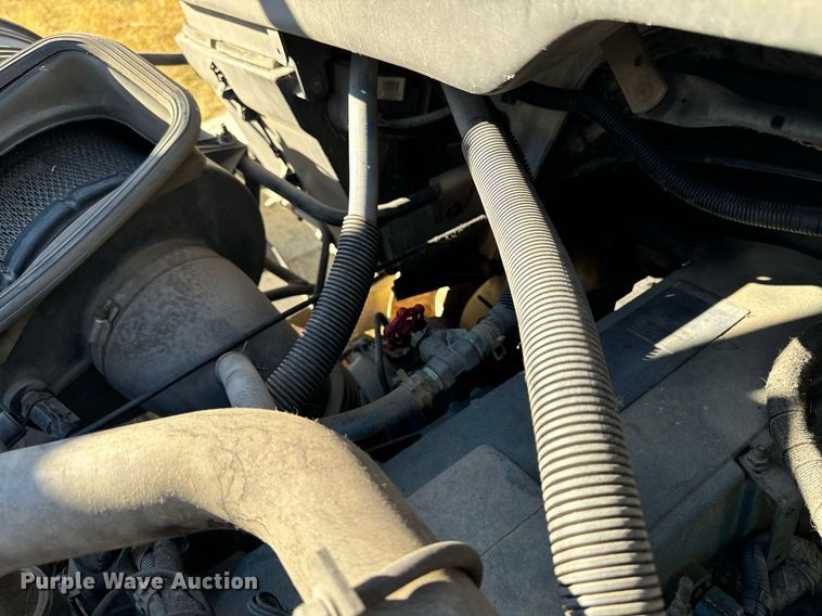 image for item EG6775 2004 International 7500 semi truck