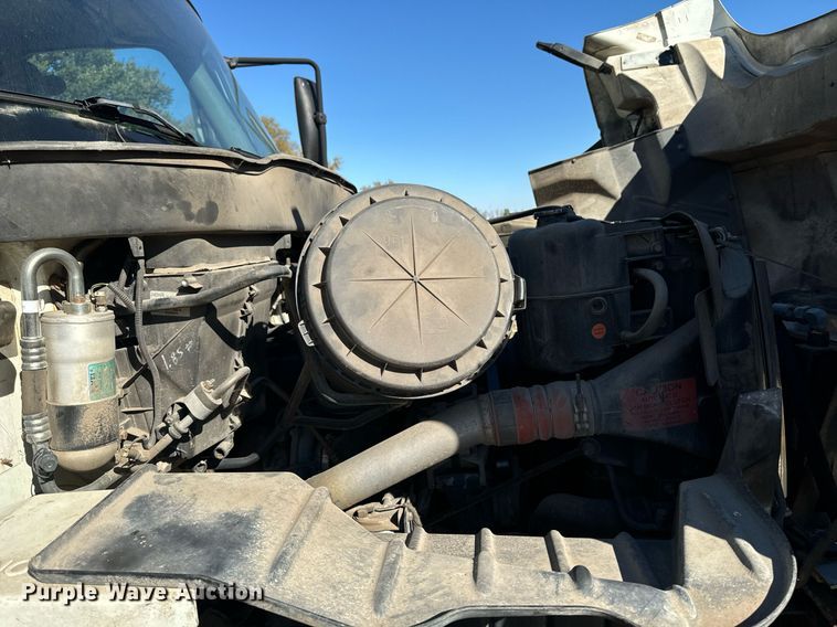 image for item EG6775 2004 International 7500 semi truck