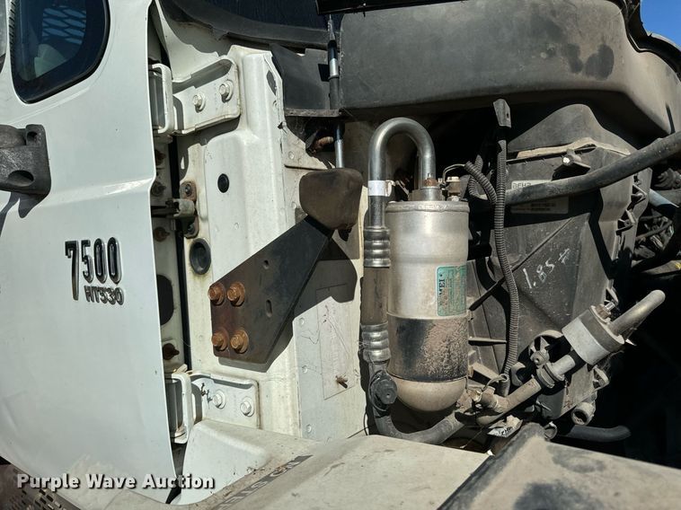 image for item EG6775 2004 International 7500 semi truck