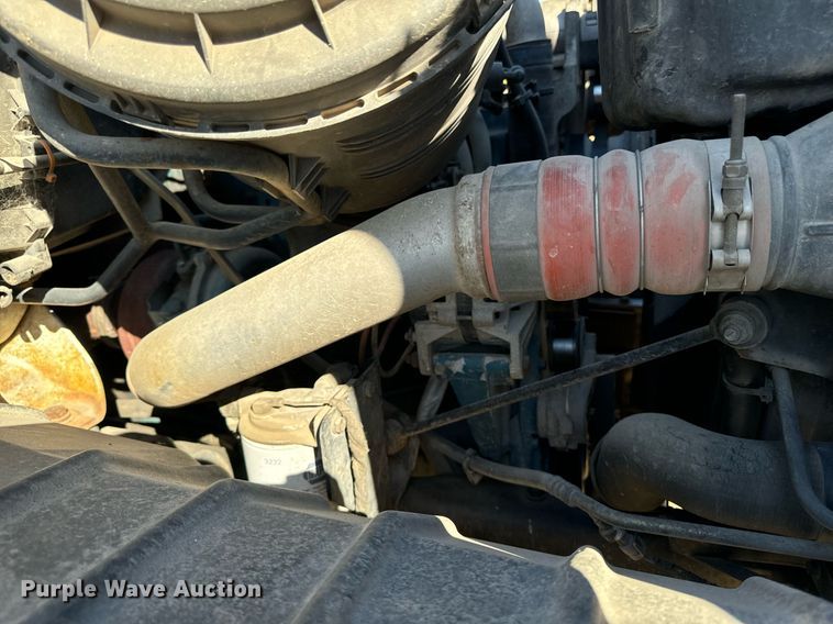 image for item EG6775 2004 International 7500 semi truck