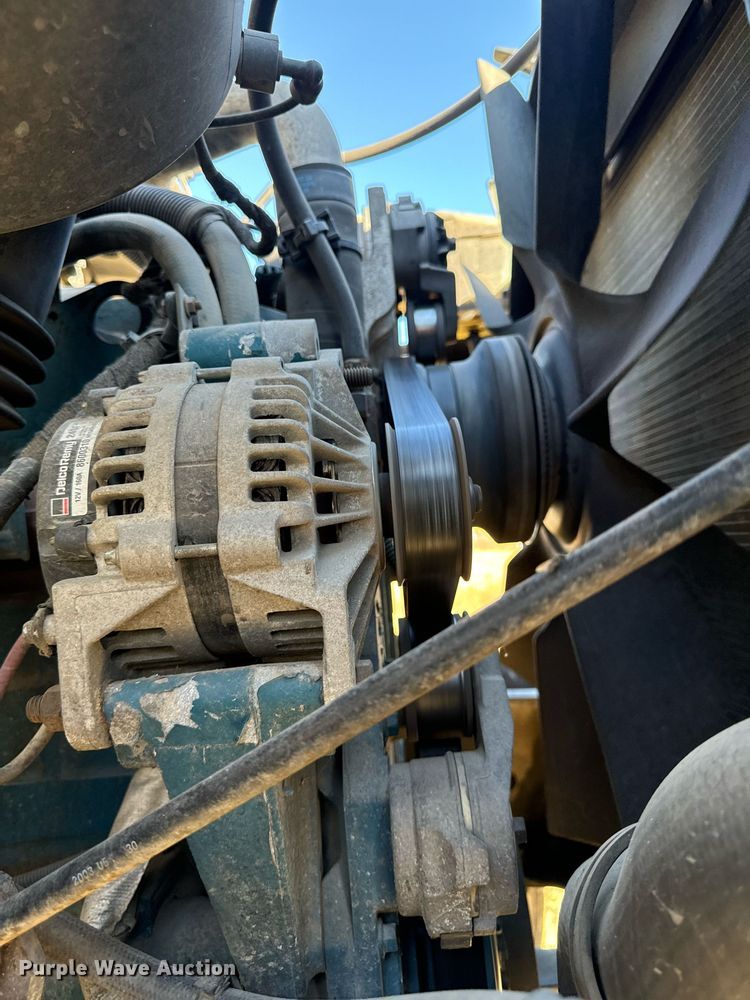 image for item EG6775 2004 International 7500 semi truck