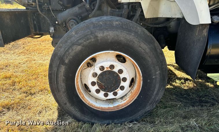 image for item EG6775 2004 International 7500 semi truck