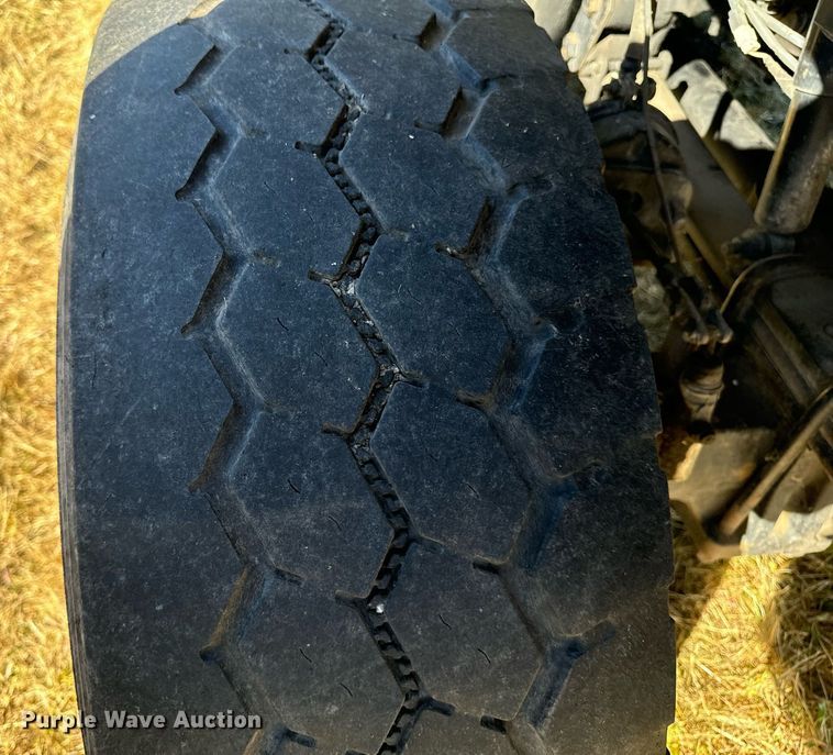 image for item EG6775 2004 International 7500 semi truck