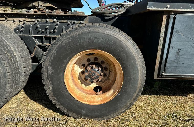 image for item EG6775 2004 International 7500 semi truck