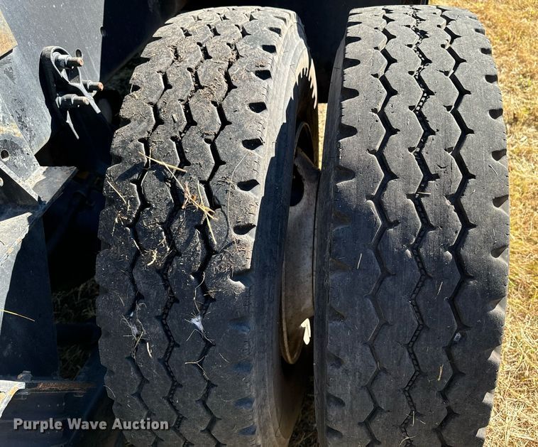 image for item EG6775 2004 International 7500 semi truck