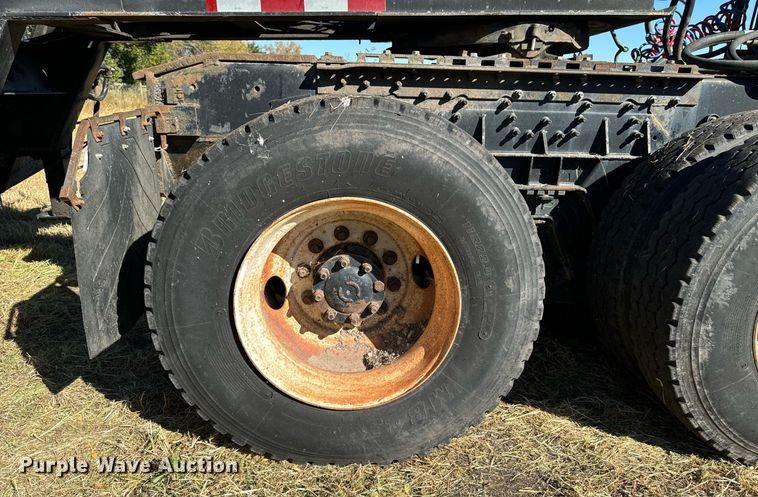 image for item EG6775 2004 International 7500 semi truck