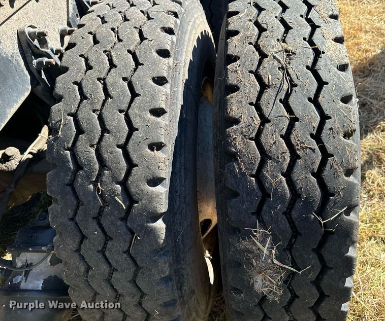 image for item EG6775 2004 International 7500 semi truck