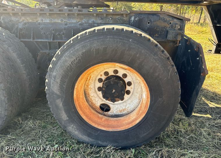 image for item EG6775 2004 International 7500 semi truck