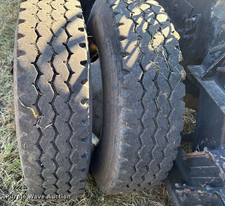 image for item EG6775 2004 International 7500 semi truck