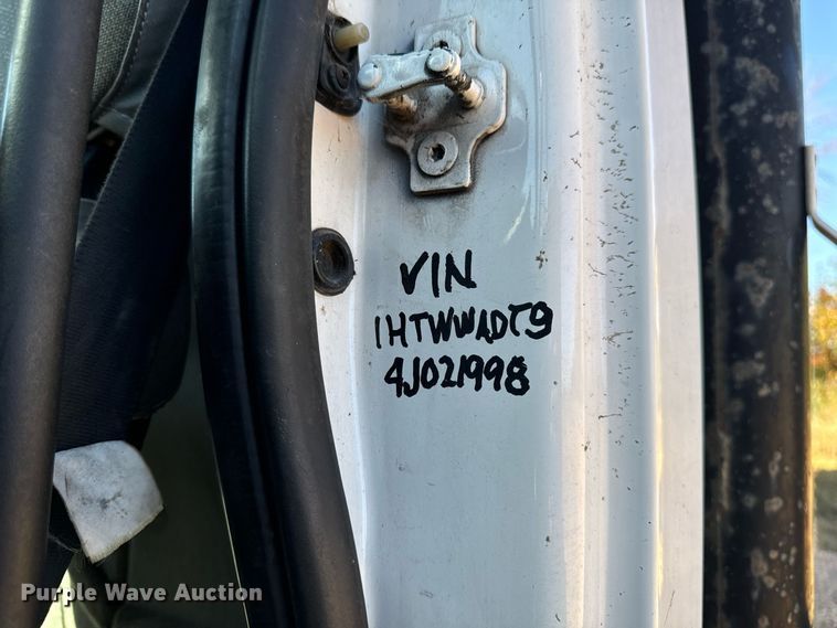 image for item EG6775 2004 International 7500 semi truck