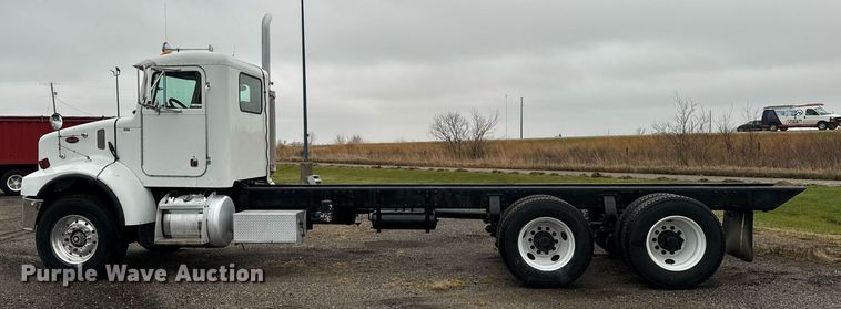image for item EG6976 2004 Peterbilt 330 truck cab and chassis