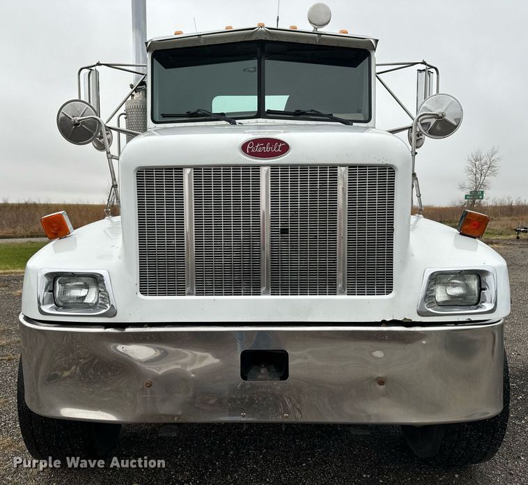 image for item EG6976 2004 Peterbilt 330 truck cab and chassis
