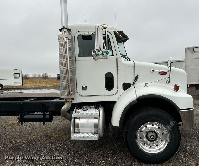 image for item EG6976 2004 Peterbilt 330 truck cab and chassis