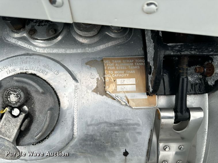 image for item EG6976 2004 Peterbilt 330 truck cab and chassis