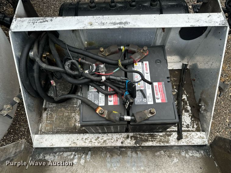 image for item EG6976 2004 Peterbilt 330 truck cab and chassis