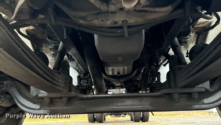 image for item EG6976 2004 Peterbilt 330 truck cab and chassis