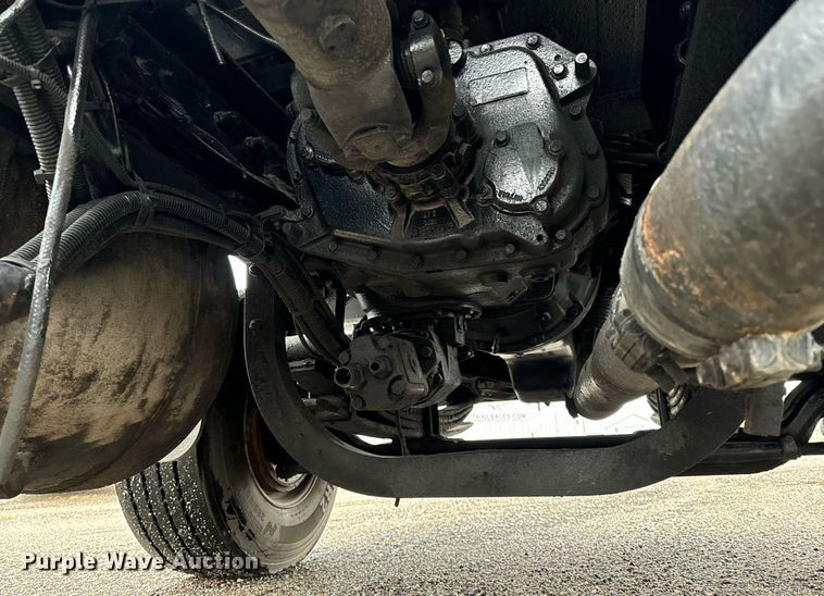 image for item EG6976 2004 Peterbilt 330 truck cab and chassis