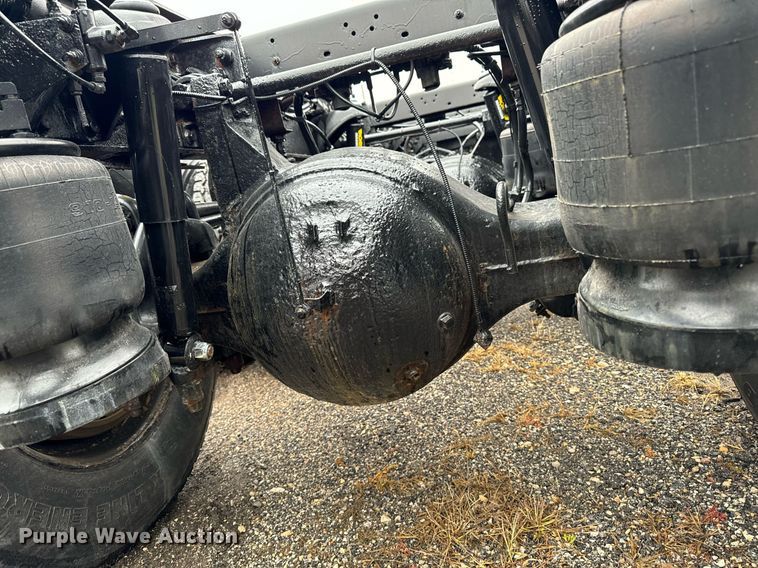 image for item EG6976 2004 Peterbilt 330 truck cab and chassis