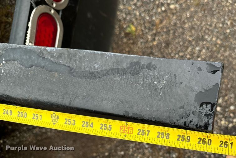 image for item EG6976 2004 Peterbilt 330 truck cab and chassis