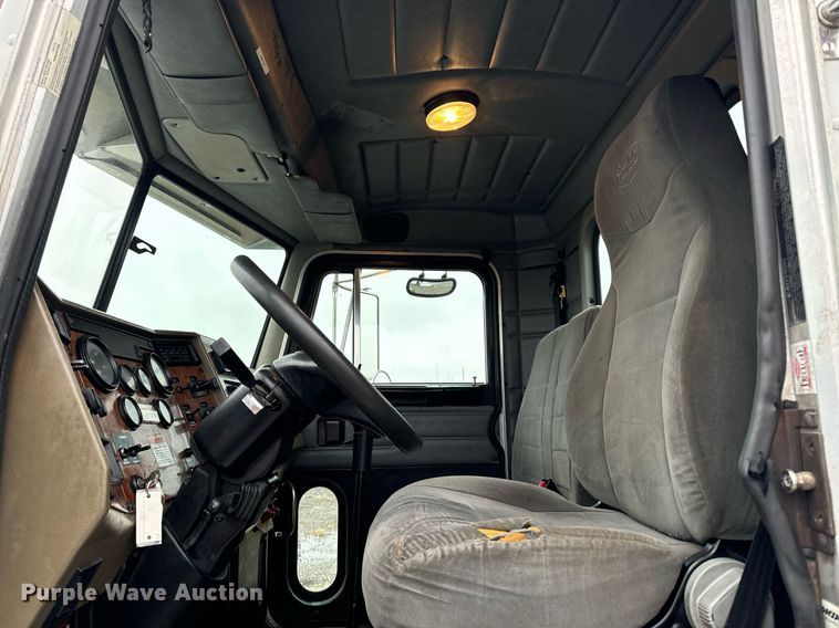 image for item EG6976 2004 Peterbilt 330 truck cab and chassis