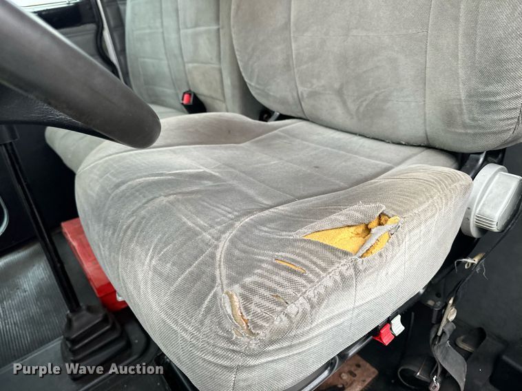 image for item EG6976 2004 Peterbilt 330 truck cab and chassis