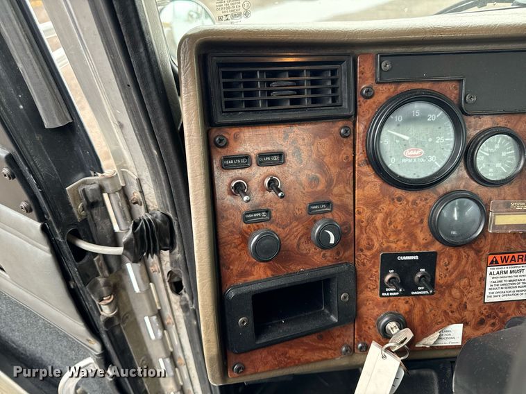 image for item EG6976 2004 Peterbilt 330 truck cab and chassis