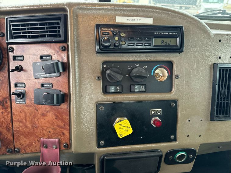 image for item EG6976 2004 Peterbilt 330 truck cab and chassis